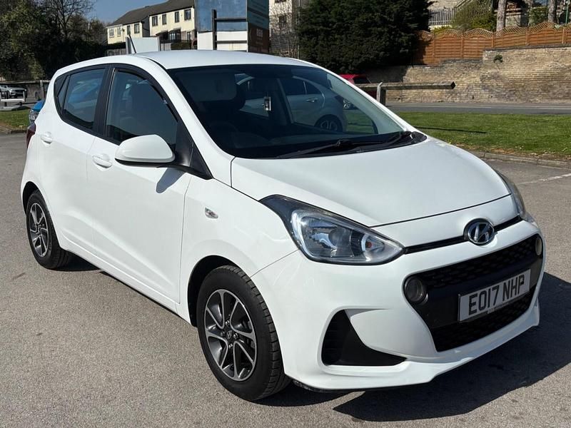 Used Hyundai i10 SE 87 HP (63 kW) 2017 White Hatchback