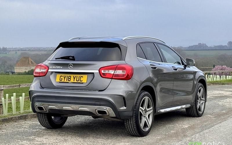 Usado Mercedes GLA200 AMG line 136 HP (100 kW) 2018 Cinzento SUV