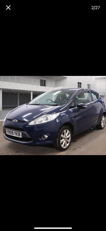 Usado Ford Fiesta Zetec 70 HP (51 kW) 2009 Azul Citadino