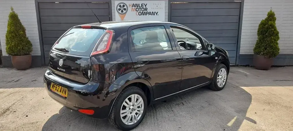 Used Fiat Punto Easy 69 HP (50 kW) 2012 Black Hatchback