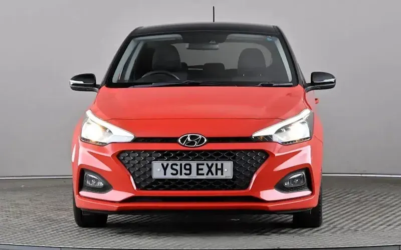 Usado Hyundai i20 84 CV (61 kW) 2019 Rojo Utilitario