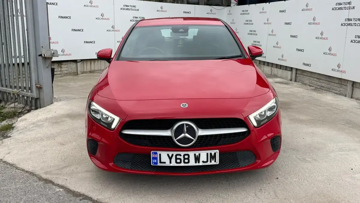 Used Mercedes A180 Executive 116 HP (85 kW) 2019 Red Hatchback