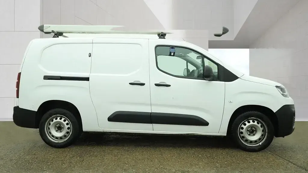 Used Citroën Berlingo 100 HP (73 kW) 2023 White MPV