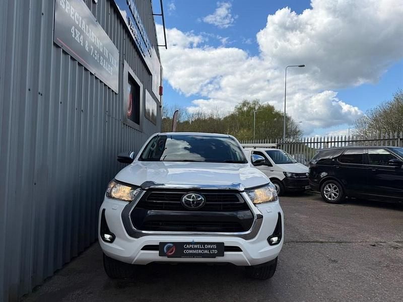 Usado Toyota HiLux 150 HP (110 kW) 2023 Branco Pickup