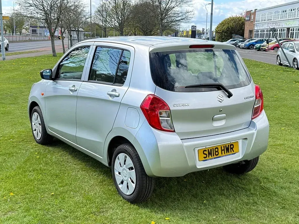 Usado Suzuki Celerio 68 CV (50 kW) 2018 Plateado Utilitario