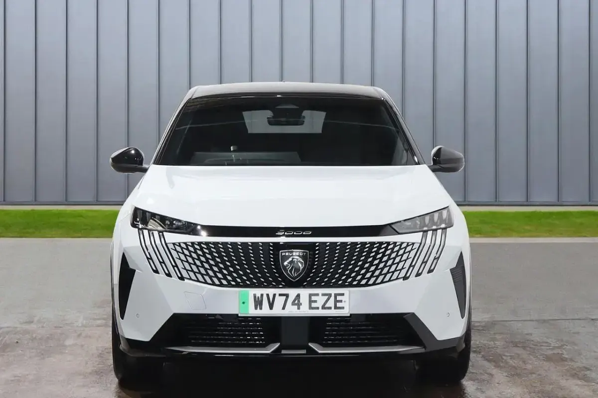 Used Peugeot e-3008 GT 152 kW (207 HP) 2024 White SUV