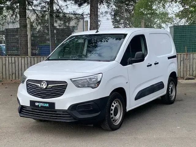 Used Vauxhall Combo 100 HP (73 kW) 2021 White MPV