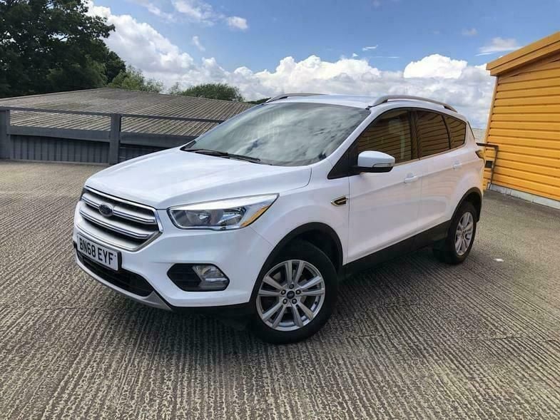 Second-hand Ford Kuga Zetec 120 CP (88 kW) 2018 Alb SUV