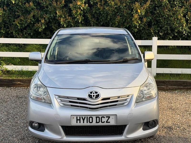 Used Toyota Verso 132 HP (97 kW) 2010 Silver MPV