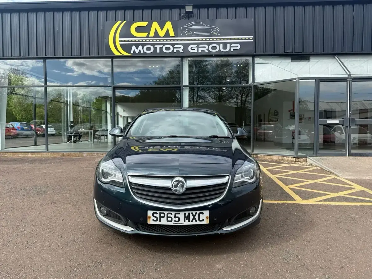 Used Vauxhall Insignia SRi 140 HP (102 kW) 2015 Green Hatchback
