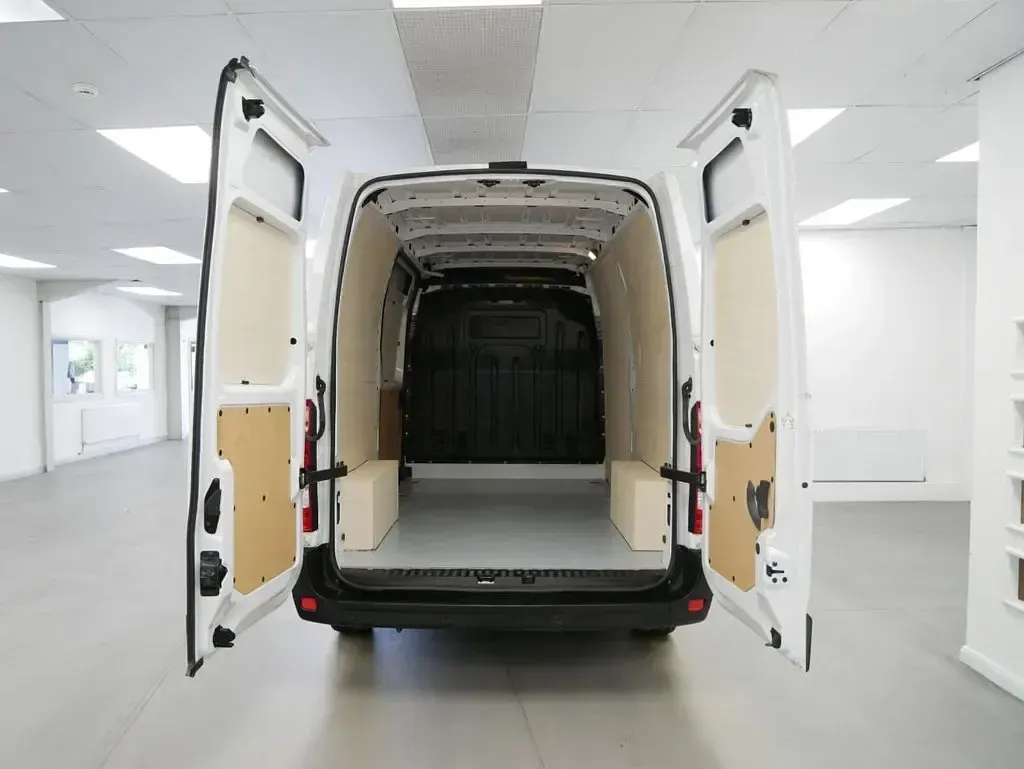 Used Renault Master 135 HP (99 kW) 2024 White MPV