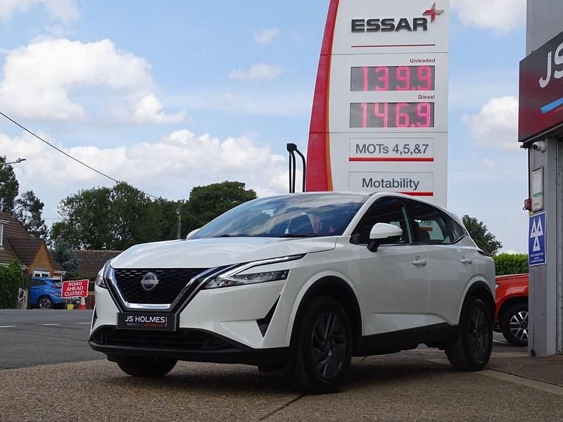 Used Nissan Qashqai Acenta Premium 2022 White SUV