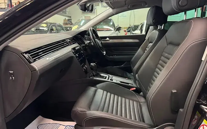 Used VW Passat SEL 150 HP (110 kW) 2021 Black Estate