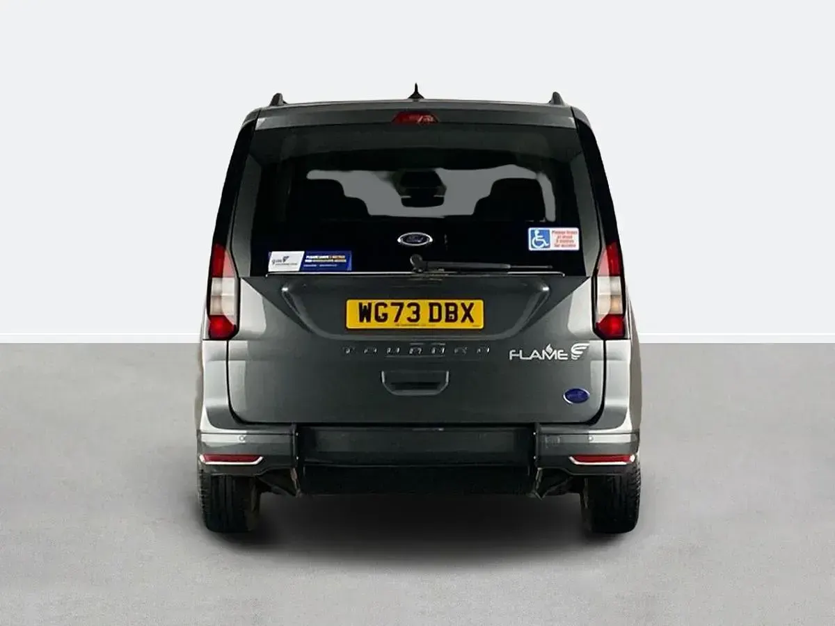 Begagnad Ford Tourneo Connect Titanium 122 HK (89 kW) 2023 Grå Minibuss