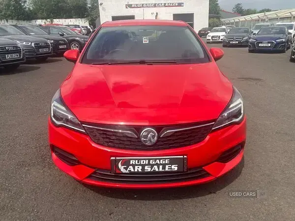 Used Vauxhall Astra Business Edition 103 HP (75 kW) 2020 Red Hatchback
