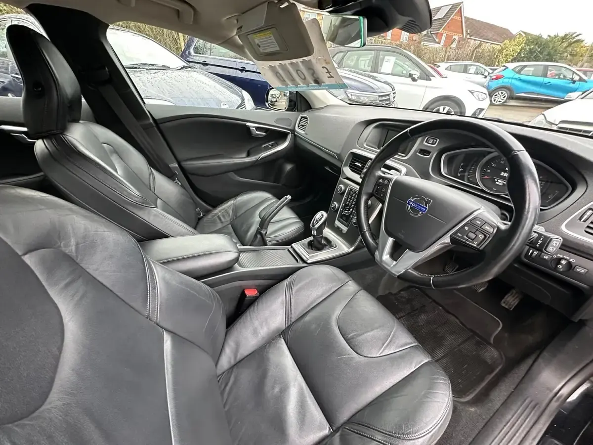 Used Volvo V40 SE Lux 2012 Black Hatchback