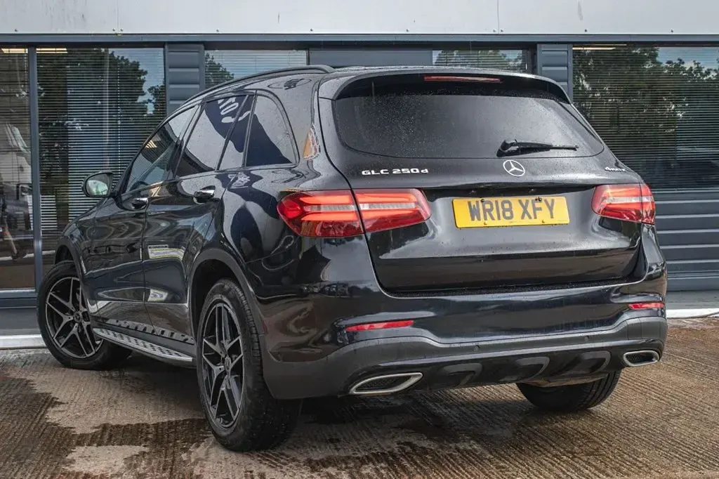 Usado Mercedes GLC250 AMG line 204 HP (150 kW) 2018 Preto SUV