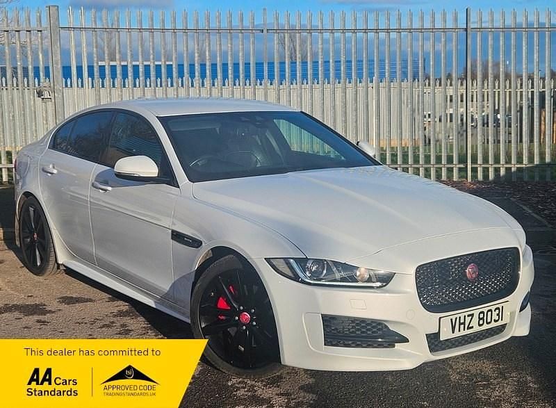 Used Jaguar XE R-Sport 200 HP (147 kW) 2018 White Sedan