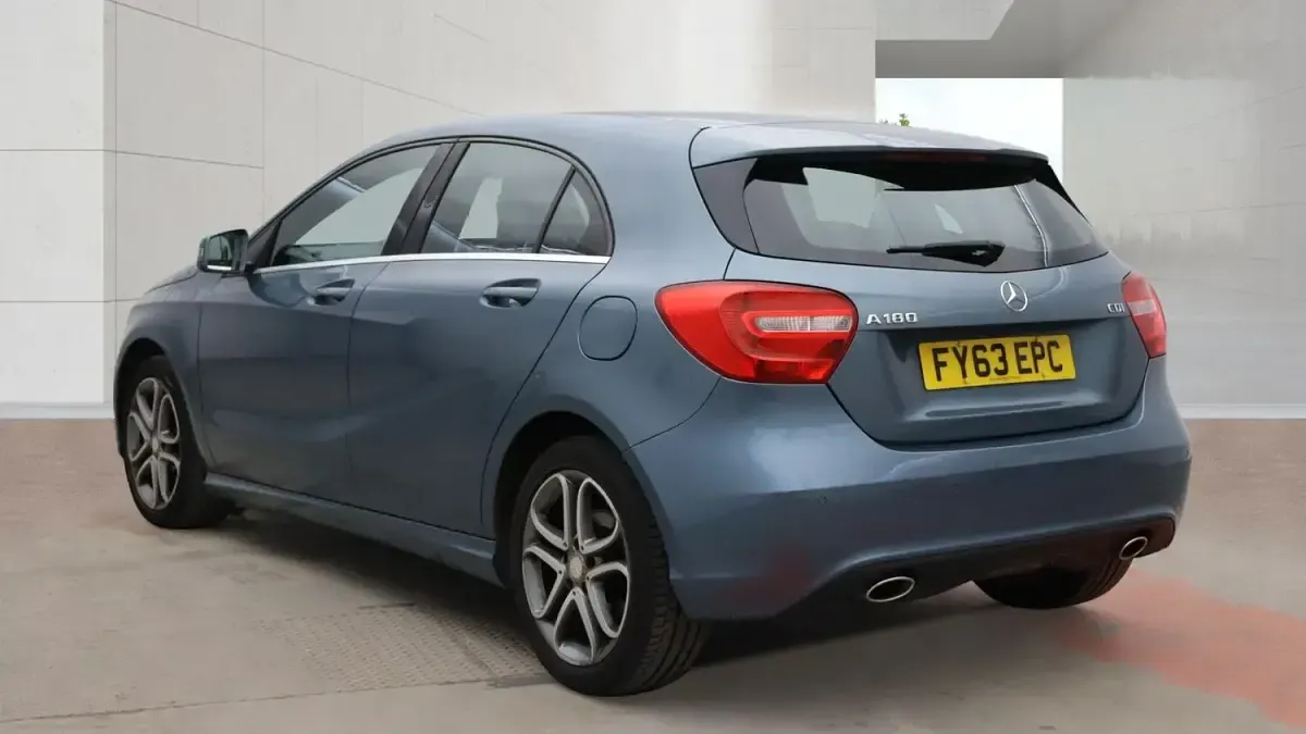 Used Mercedes A180 109 HP (80 kW) 2013 Blue Hatchback