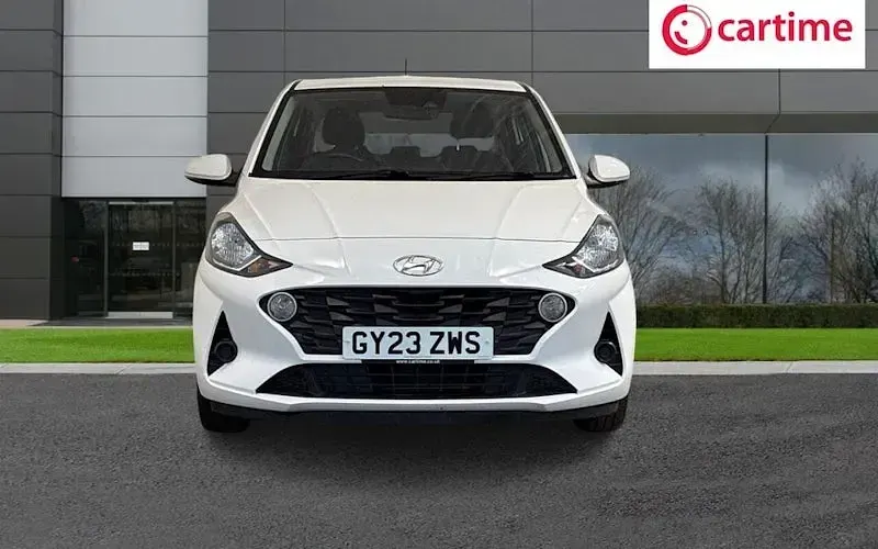 Used Hyundai i10 SE 67 HP (49 kW) 2022 White Hatchback