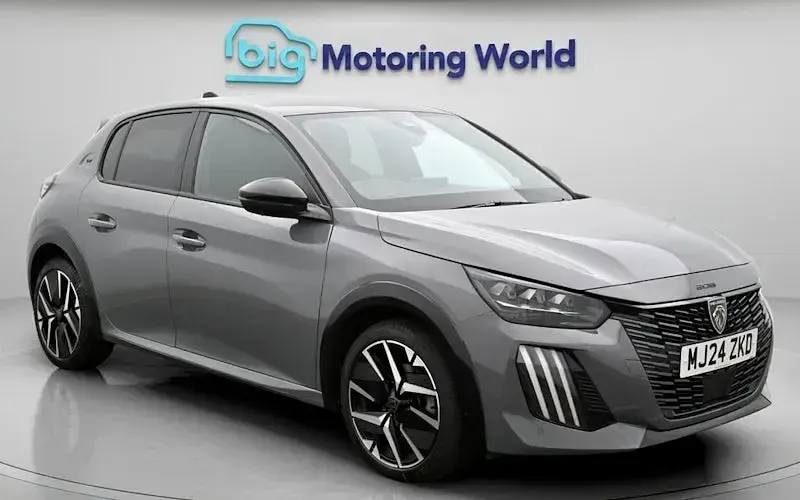 Second-hand Peugeot 208 GT 102 CP (75 kW) 2024 Hatchback