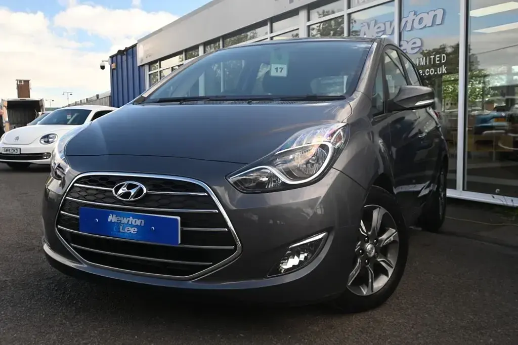 Used Hyundai ix20 SE 90 HP (66 kW) 2016 Grey Hatchback