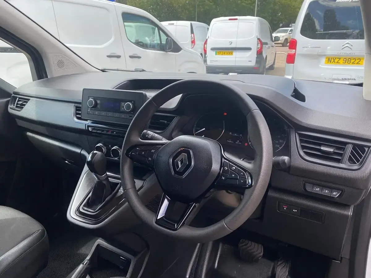 Used Renault Kangoo 89 kW (122 HP) 2024 White MPV