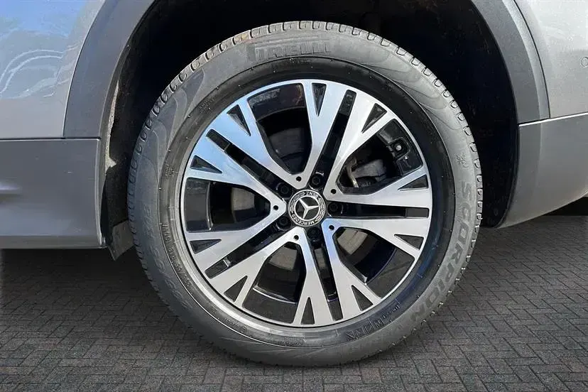 Begagnad Mercedes GLB200 Executive 163 HK (119 kW) 2025 Grå SUV