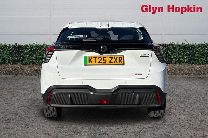 Used MG MG4 EV SE 2025 White Hatchback