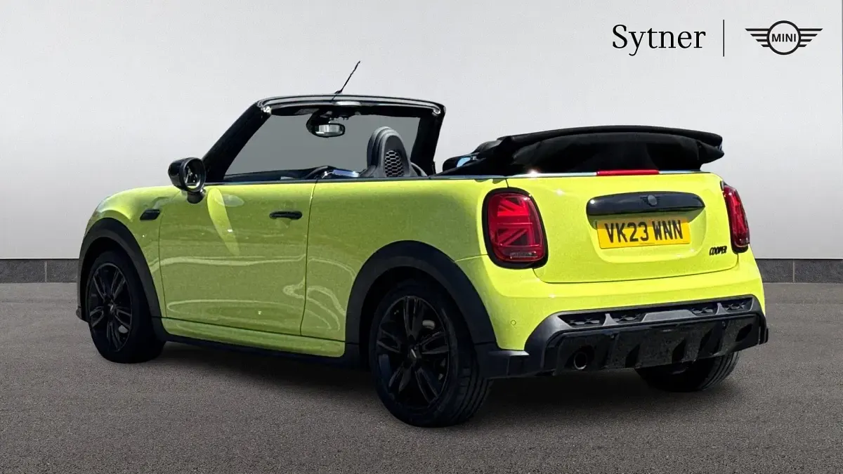Begagnad Mini Cooper Sport 136 HK (100 kW) 2023 Gul Halvkombi
