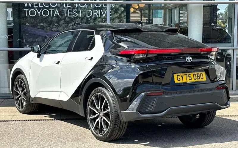 Used Toyota C-HR Premium 197 HP (144 kW) 2025 White SUV