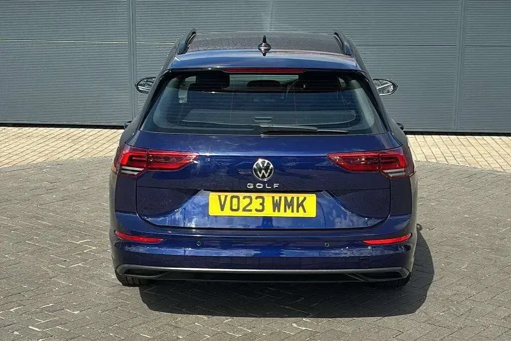 Second-hand VW Golf VIII Life 147 CP (108 kW) 2023 Albastru Break