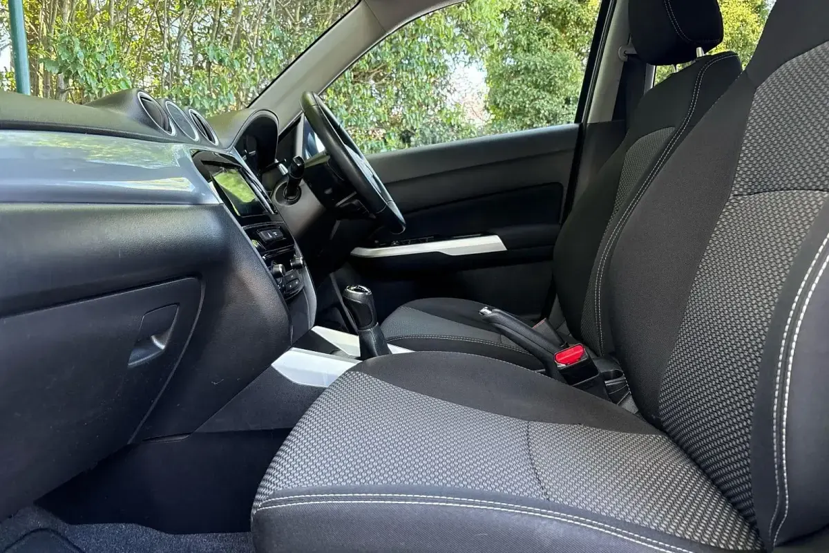 Second-hand Suzuki Vitara SZ-T 120 CP (88 kW) 2017 Argintiu SUV