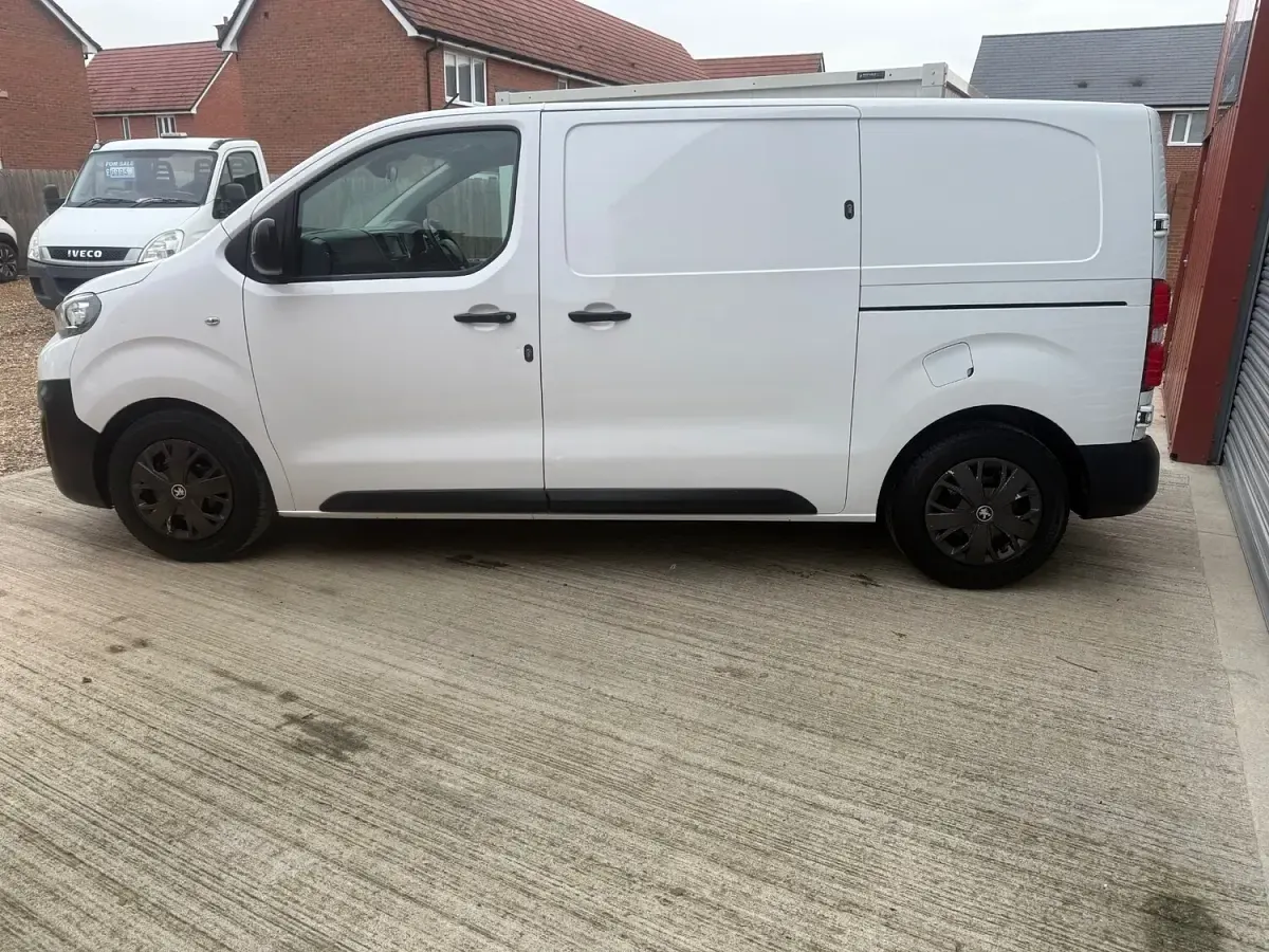 Used Peugeot Expert 2019 White Van