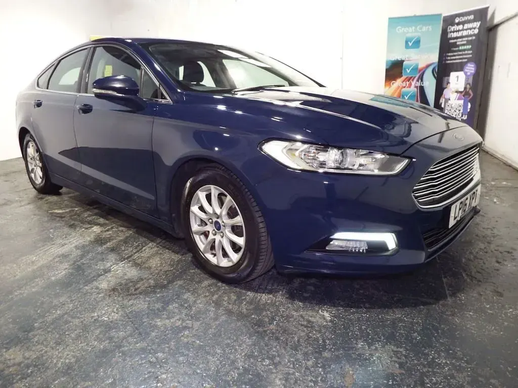Used Ford Mondeo Zetec 120 HP (88 kW) 2016 Blue Hatchback