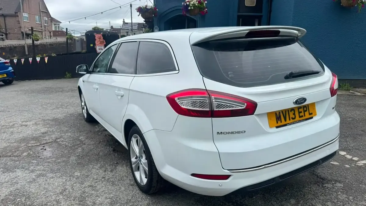 Used Ford Mondeo Titanium 140 HP (102 kW) 2013 White Estate
