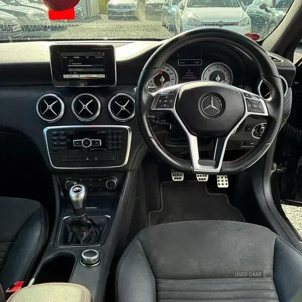 Begagnad Mercedes A200 AMG 134 HK (98 kW) 2015 Svart Halvkombi