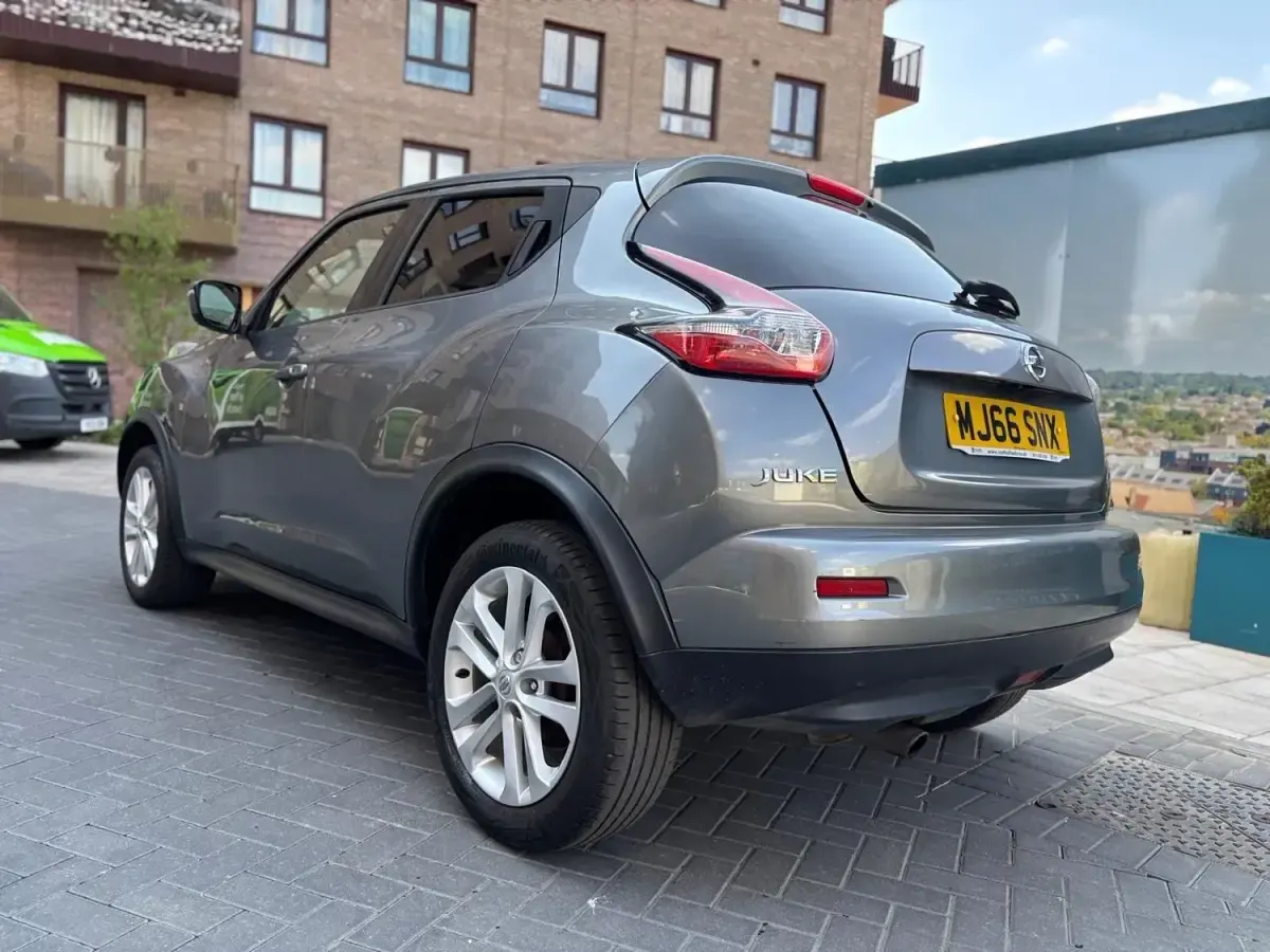 Usado Nissan Juke N-Connecta 2016 Cinzento SUV