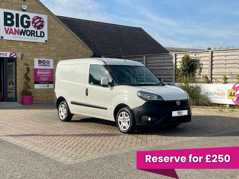 White Used 2018 Fiat Doblò MPV | £3,994 (Super price) - Image 1/2