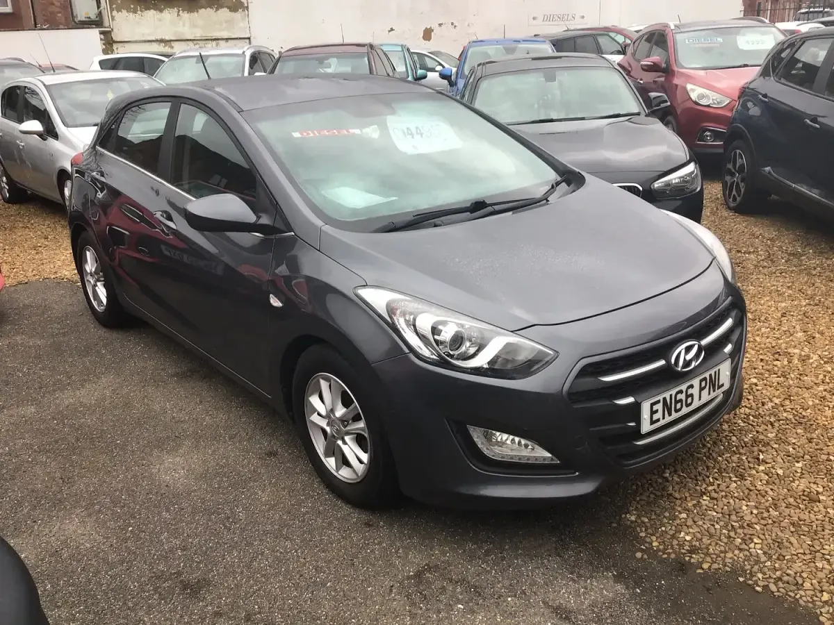 Used Hyundai i30 SE 110 HP (80 kW) 2016 Grey Hatchback
