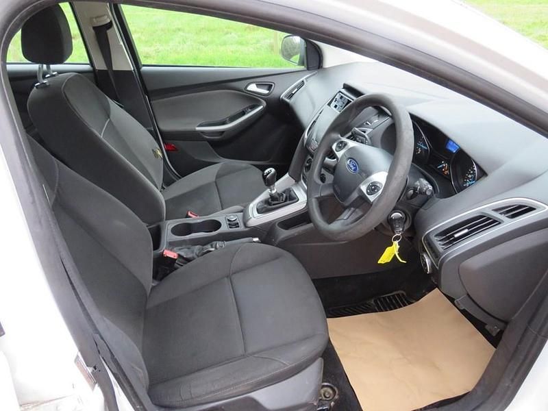 Used Ford Focus 115 HP (84 kW) 2015 White Estate