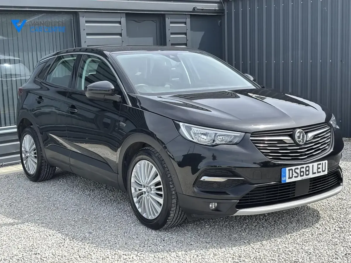 Used Vauxhall Grandland X S 130 HP (95 kW) 2018 Black SUV