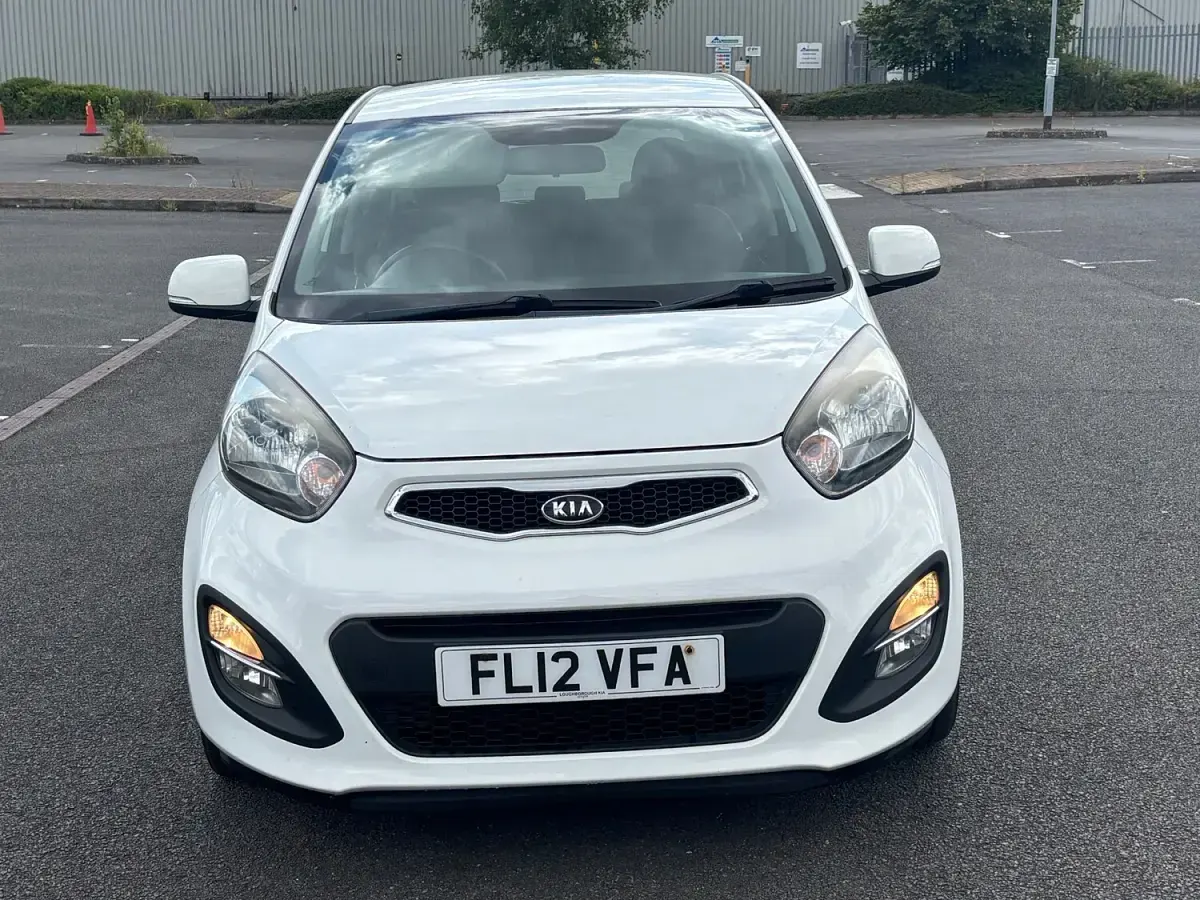 Used Kia Picanto 84 HP (61 kW) 2012 White Hatchback