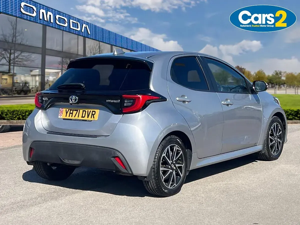 Used Toyota Yaris Design 113 HP (83 kW) 2021 Silver Hatchback