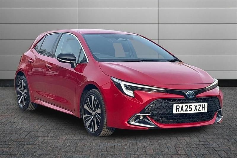 Used Toyota Corolla Design 140 HP (102 kW) 2025 Sterling silver Hatchback