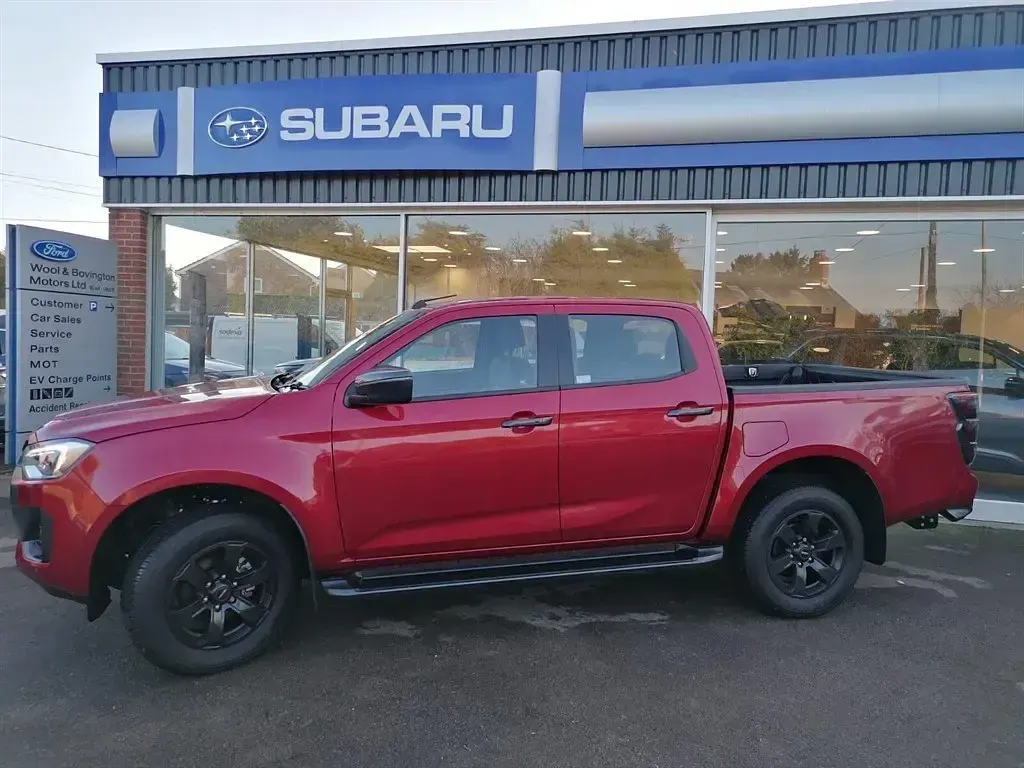Begagnad Isuzu D-Max 163 HK (119 kW) 2024 Röd Pickup