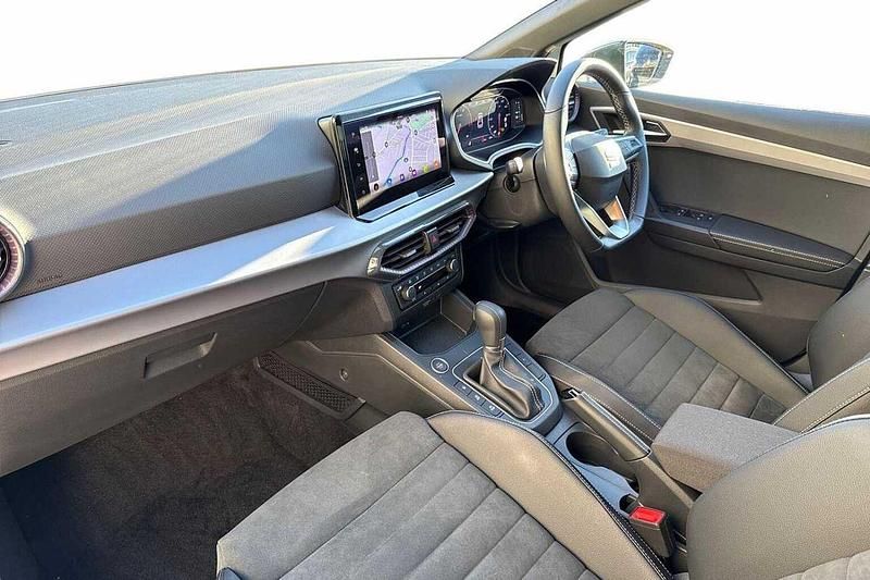 Used Seat Ibiza XCELLENCE Lux 114 HP (83 kW) 2025 White Hatchback