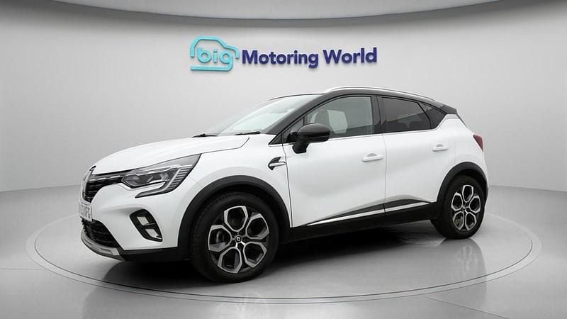 Second-hand Renault Captur Techno 145 CP (106 kW) 2023 Alb SUV
