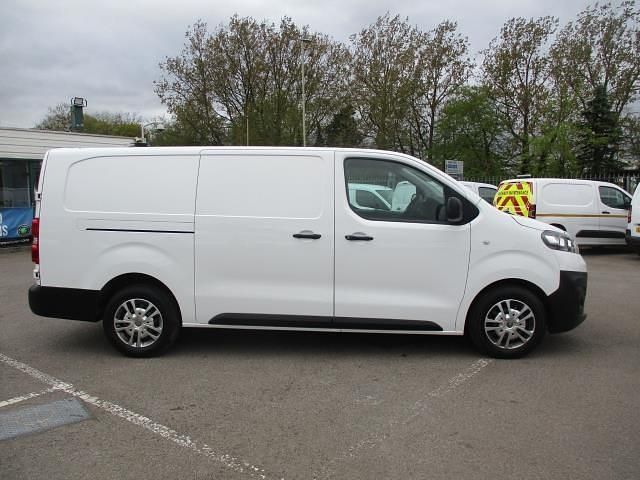 Used Vauxhall Vivaro 100 HP (73 kW) 2020 White MPV