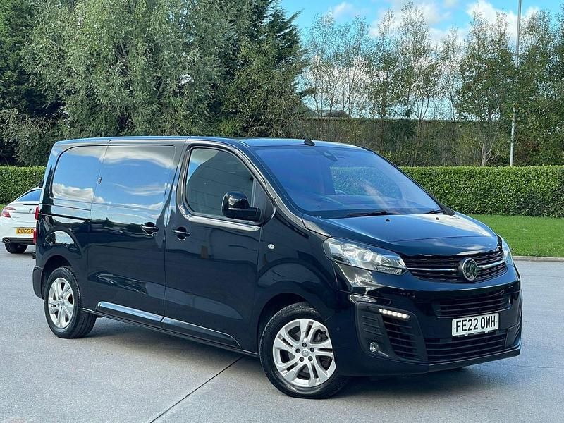 Second-hand Vauxhall Vivaro Elite 145 CP (106 kW) 2022 Negru Monovolum